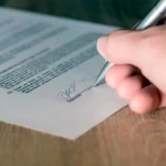 firma de contrato de adopción